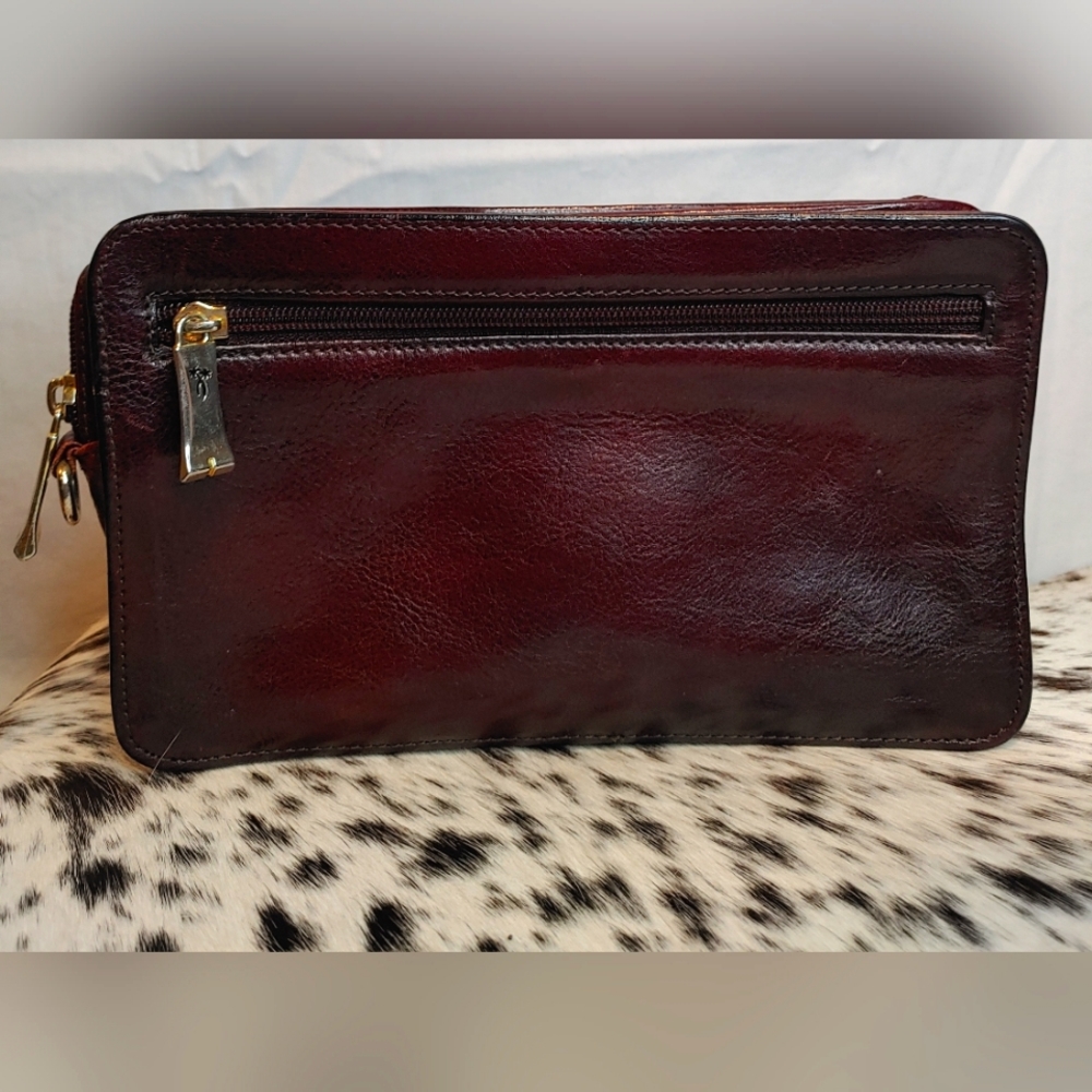 Ricardo Beverly Hills Women's Rich Black Cherry Leather Zipper Clutch Like New